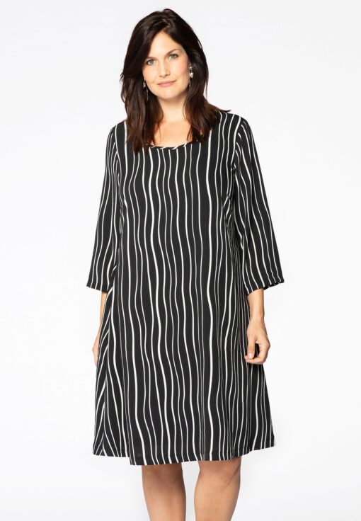 Yoek Jurk wide bottom WAVE | Zwart | Maat 42/44